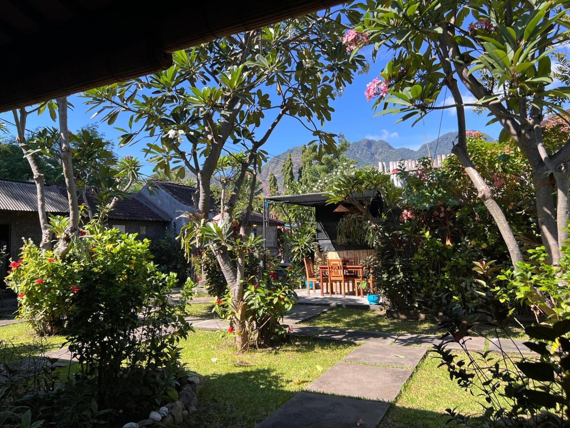Pondok Shindu Guest House Pemuteran  Exterior photo